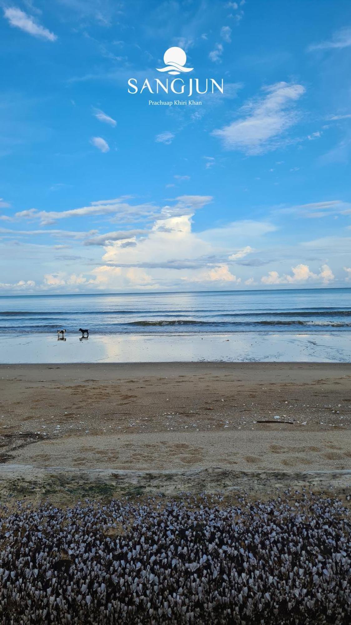 Sangjun On Beach Resort Bang Saphan Eksteriør bilde