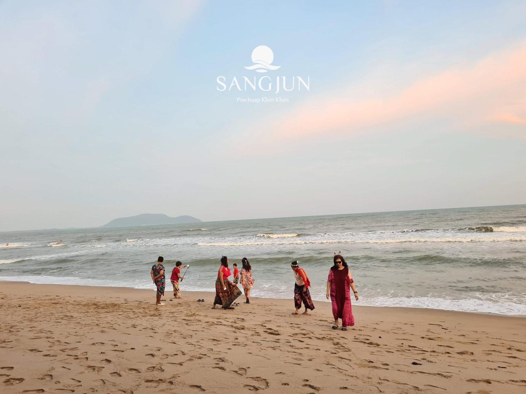 Sangjun On Beach Resort Bang Saphan Eksteriør bilde