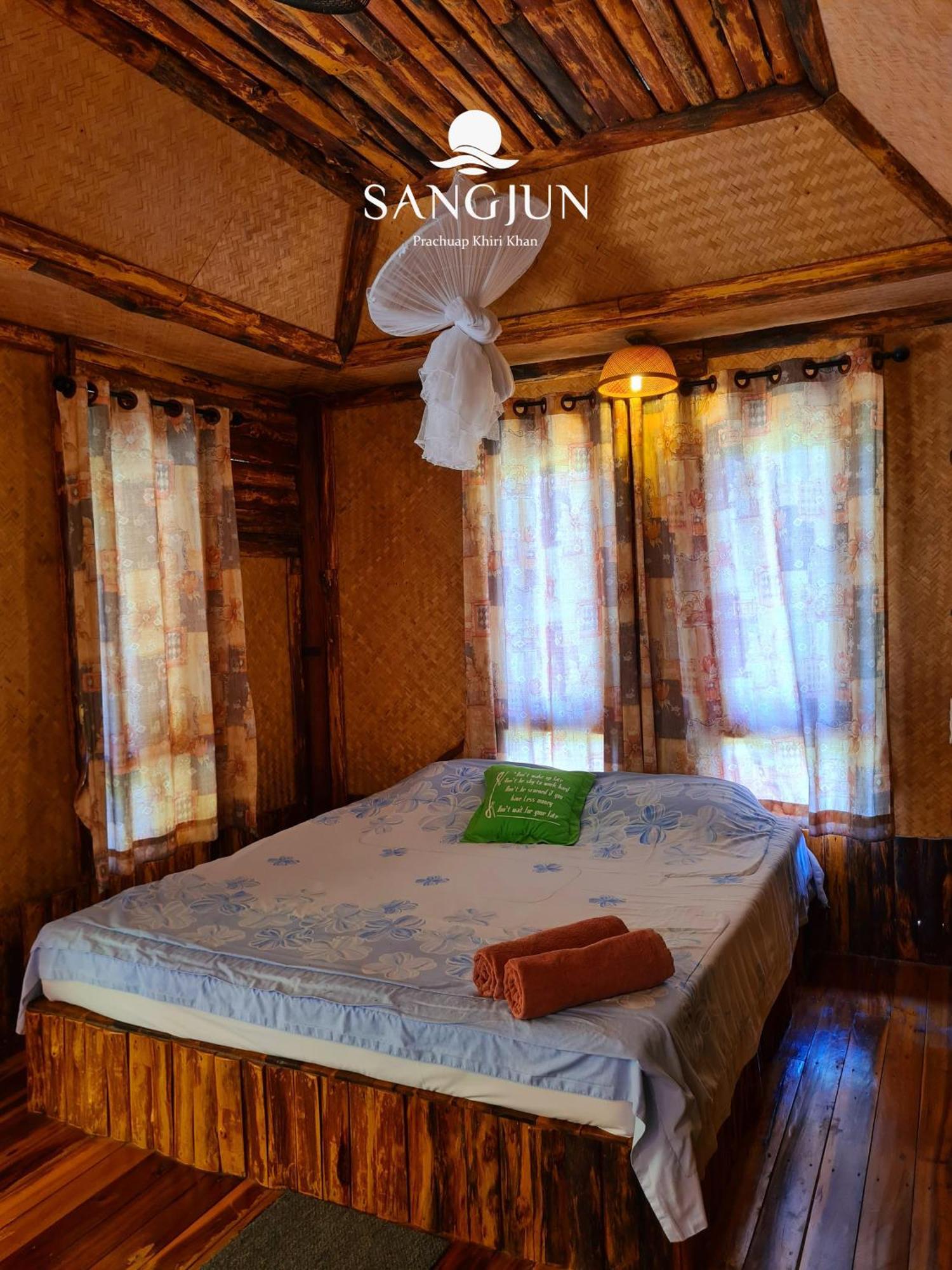 Sangjun On Beach Resort Bang Saphan Eksteriør bilde