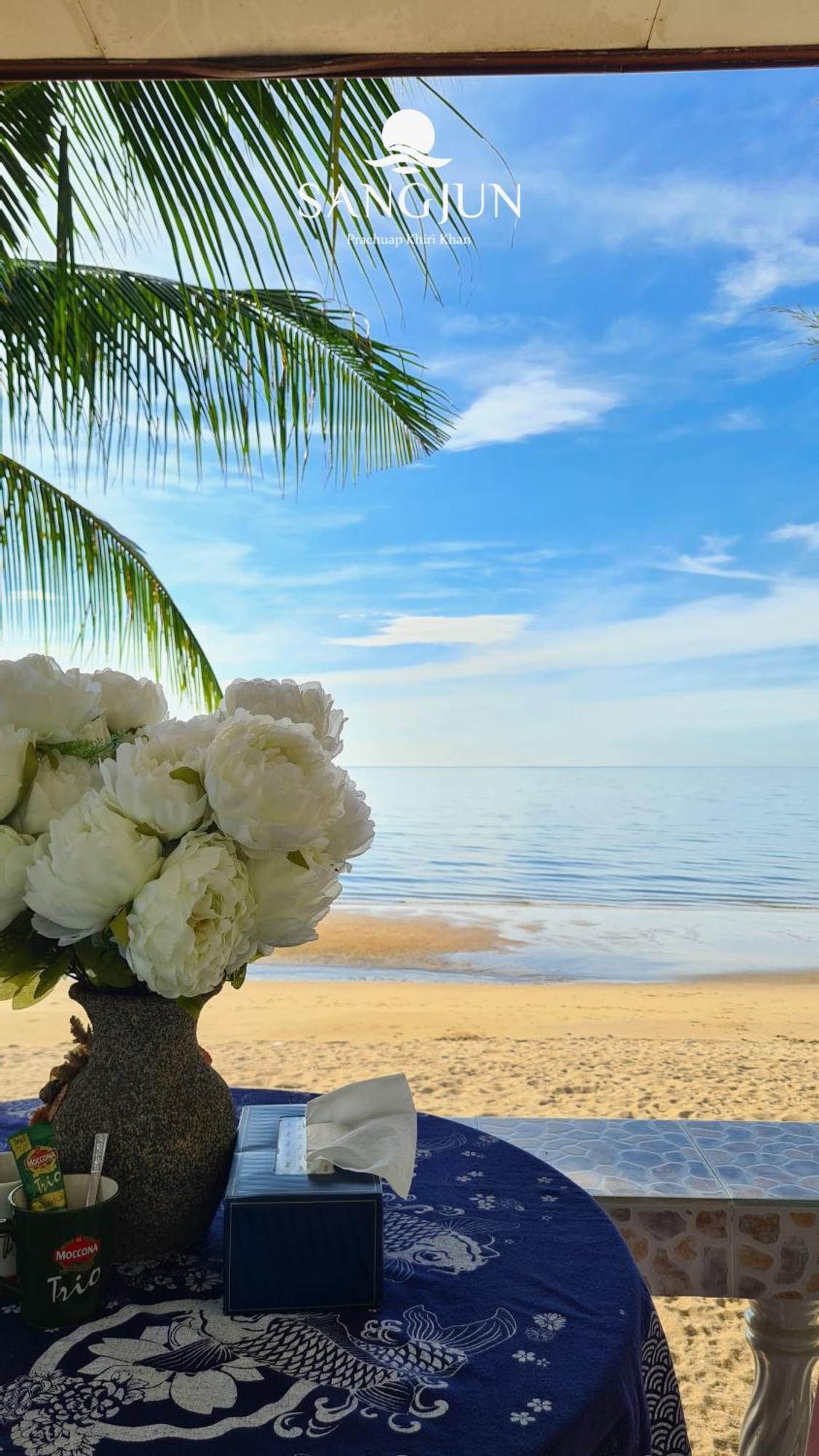 Sangjun On Beach Resort Bang Saphan Eksteriør bilde